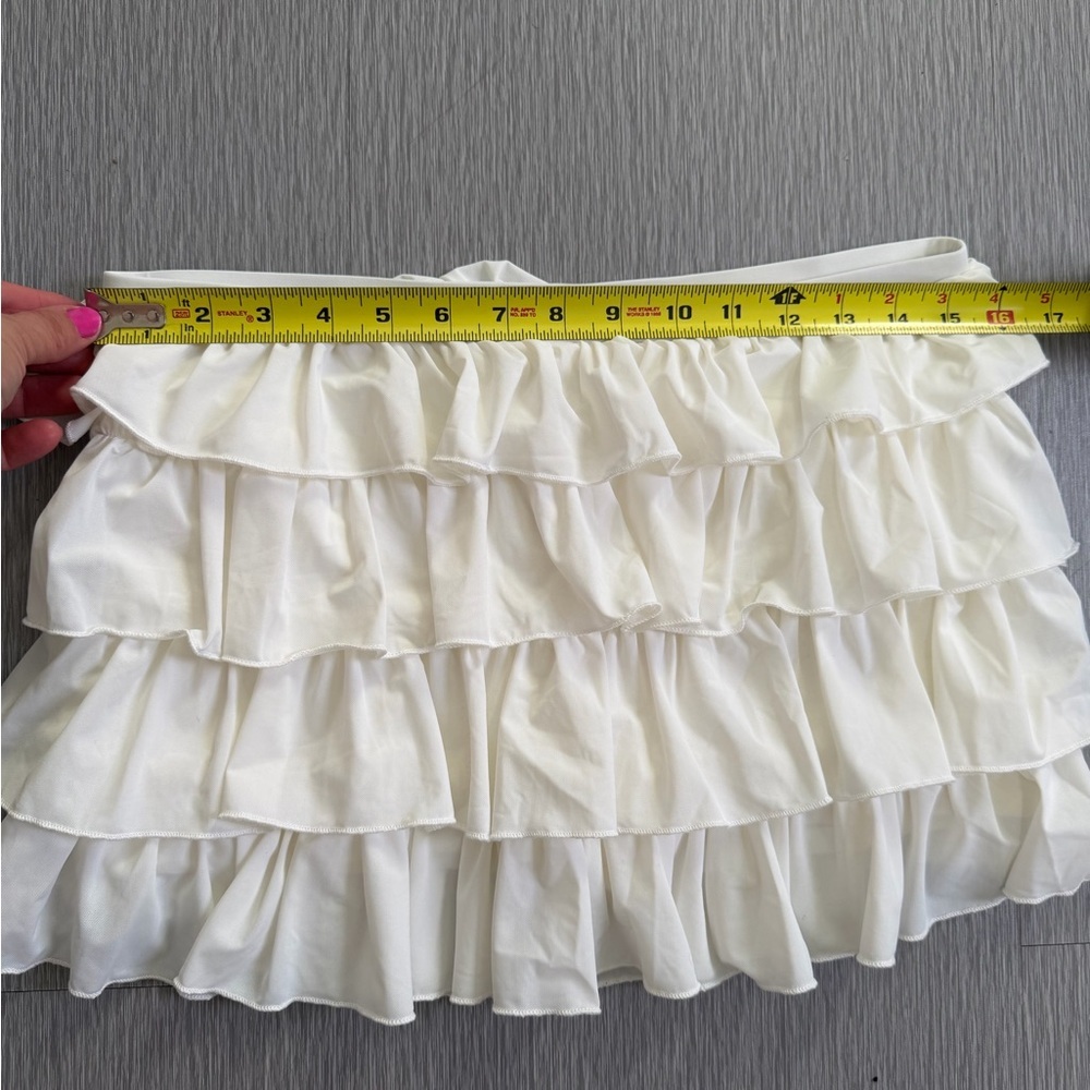 Urban Outfitters Cloud Dancer White Ruffled MiniSkirt Built in Shorts Medium NWT - Picture 8 of 9
